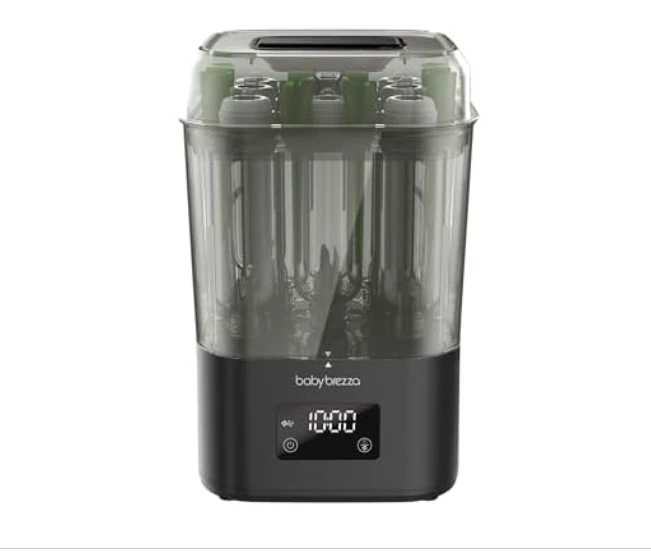 Baby Brezza 10分钟超快型奶瓶消毒器兼烘干机——大容量，可同时处理8个奶瓶——采用蒸汽消毒方式，适用于各种材质的奶瓶：塑料、玻璃材质的奶瓶，以及奶嘴和吸奶器部件；颜色为哑光黑色。